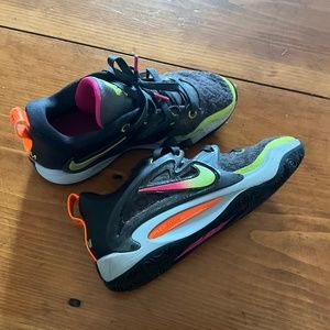 Giannis basketball shoes